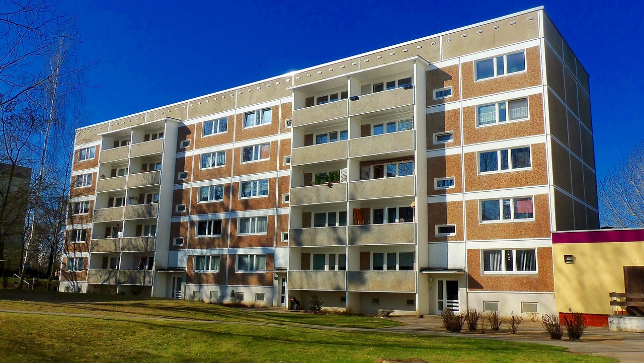 appartment-building-gff13c67bf_1280